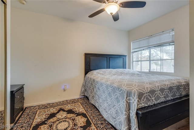 bedroom with ceiling fan