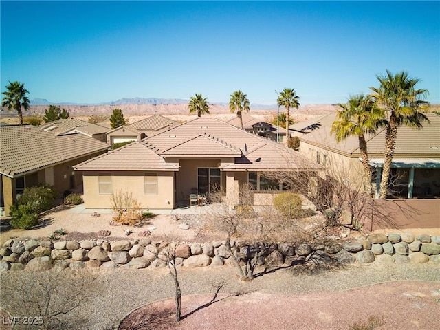 view of front of property featuring a mountain view