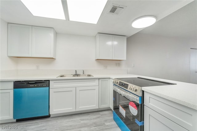 kitchen with visible vents, light wood-style flooring, appliances with stainless steel finishes, white cabinets, and a sink