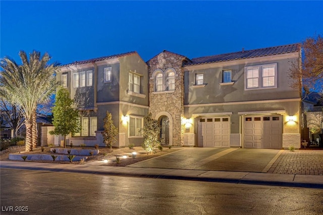 view of front facade featuring a garage