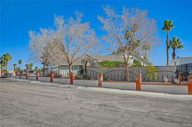 view of front of property with a fenced front yard