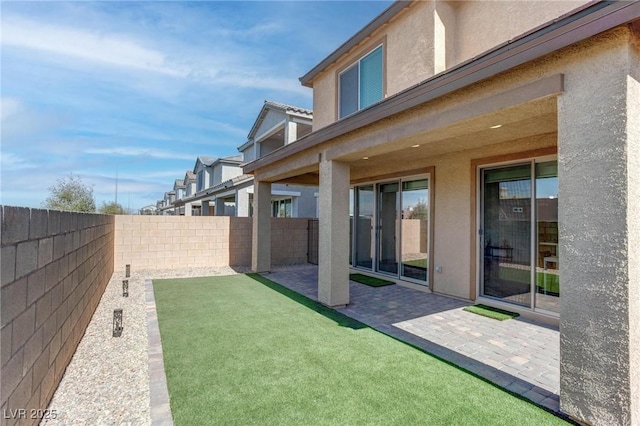 view of yard featuring a patio