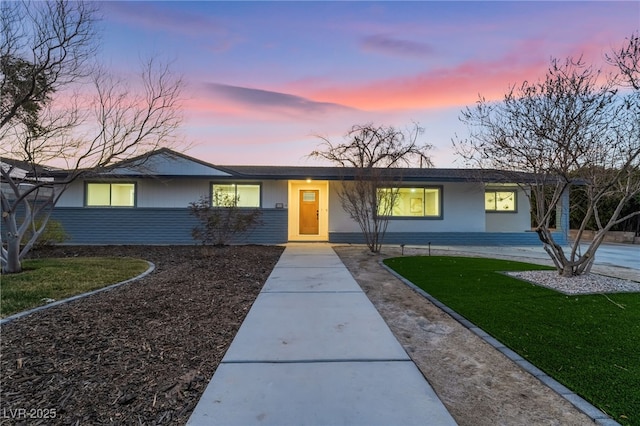 single story home with a front yard