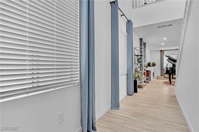 hallway featuring a barn door