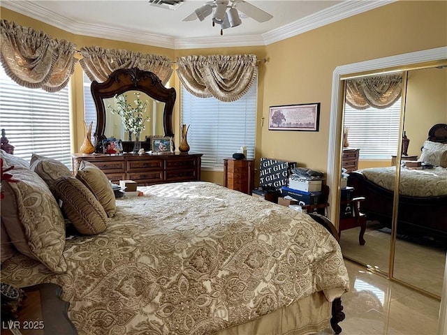 bedroom with visible vents, crown molding, and ceiling fan