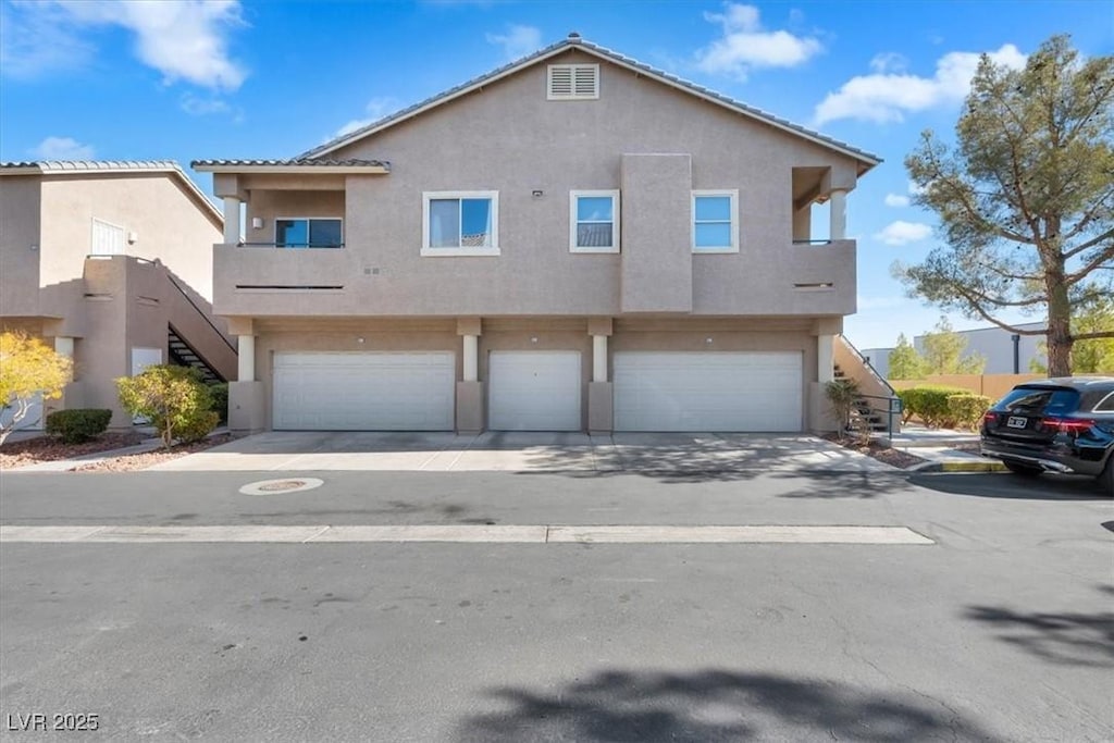 view of front of property featuring a garage