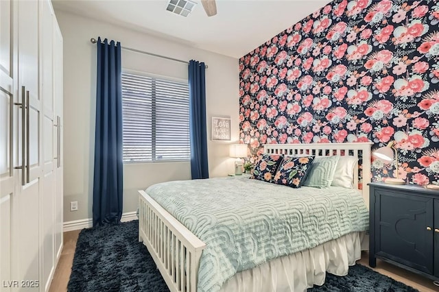 bedroom with ceiling fan