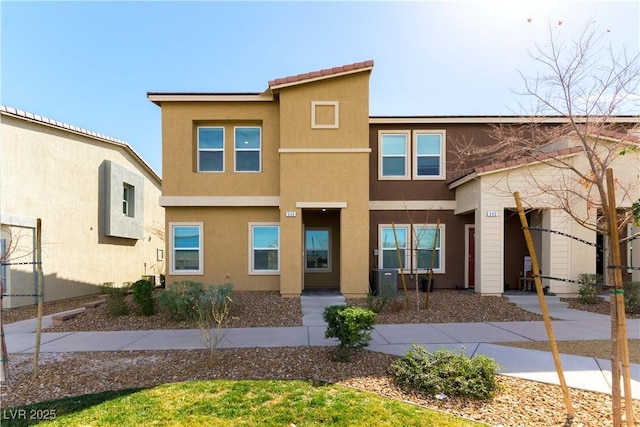 view of front facade featuring stucco siding