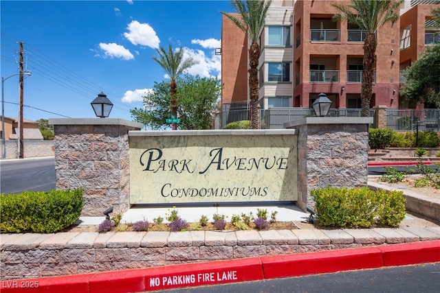 view of community / neighborhood sign