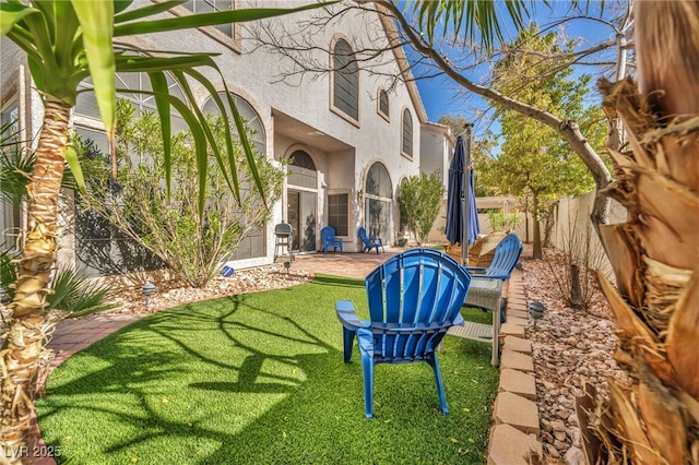 view of yard featuring a patio area