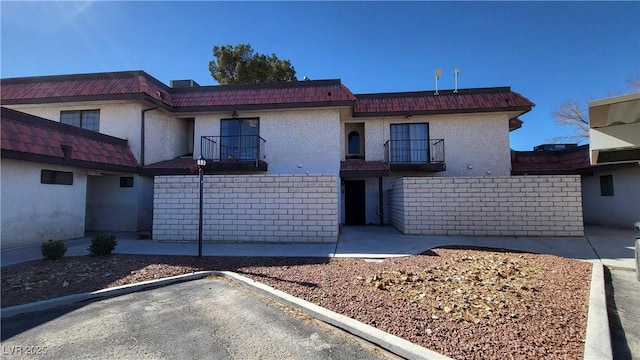 view of front of home with a balcony