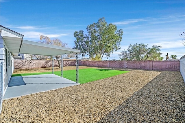 view of yard featuring a patio