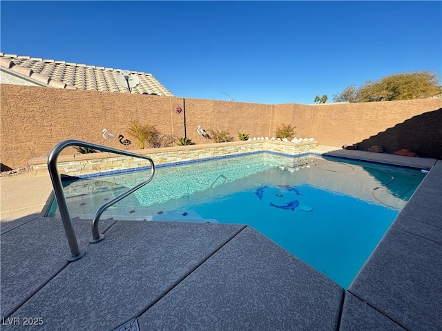 view of swimming pool