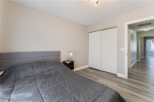 unfurnished bedroom featuring hardwood / wood-style flooring and a closet