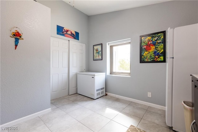 laundry room featuring light tile patterned floors