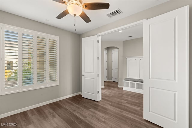 unfurnished room featuring dark hardwood / wood-style flooring and ceiling fan