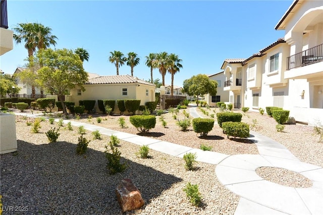 view of yard with a residential view