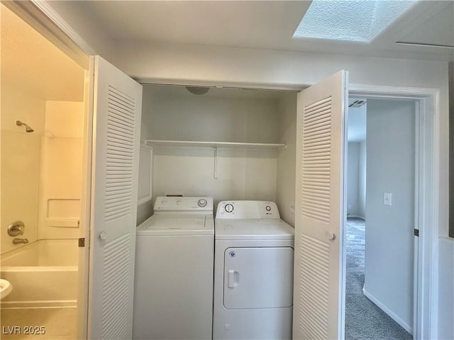 washroom featuring laundry area, carpet, visible vents, and separate washer and dryer