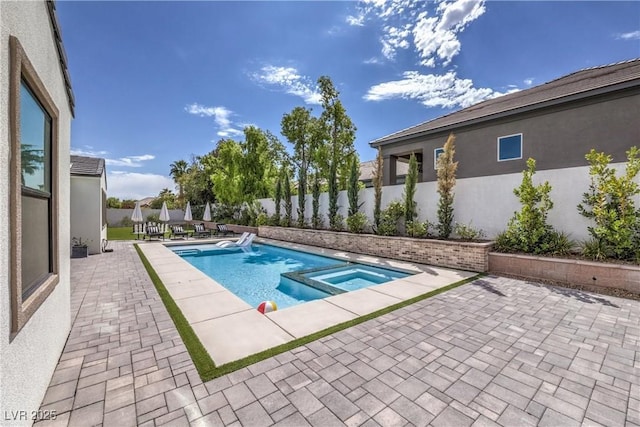 view of pool with an in ground hot tub and a patio area