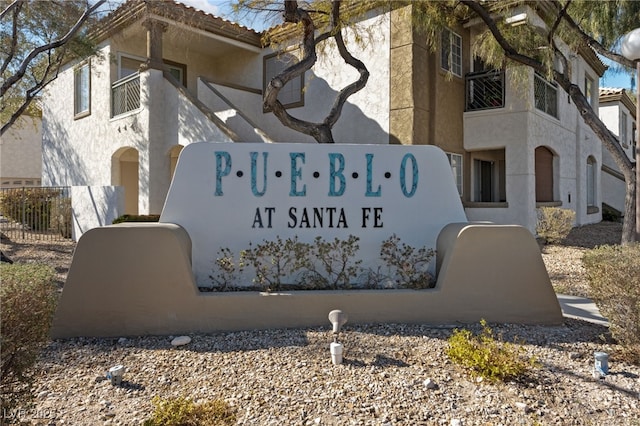 view of community / neighborhood sign