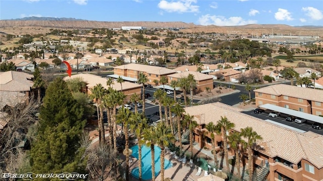 birds eye view of property featuring a mountain view