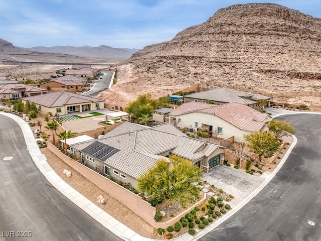 birds eye view of property featuring a mountain view and a residential view