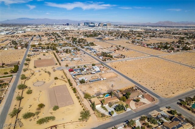 birds eye view of property featuring a mountain view