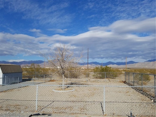 view of yard with a mountain view