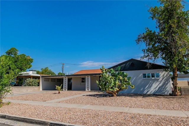 single story home featuring a garage