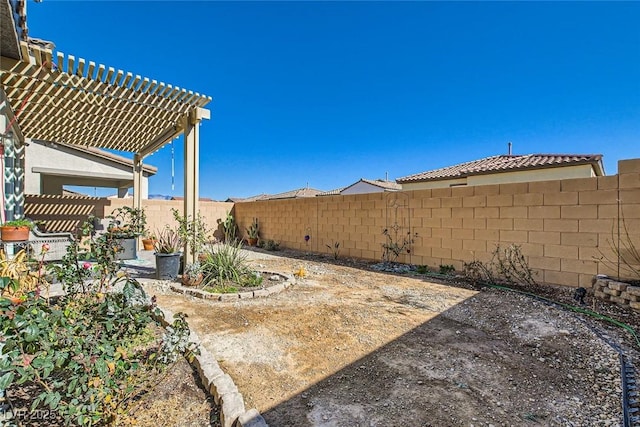 view of yard featuring a pergola