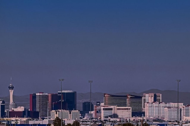 city view featuring a mountain view