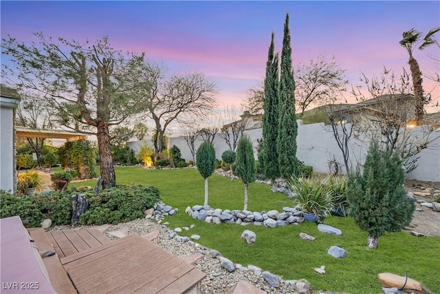 view of yard at dusk