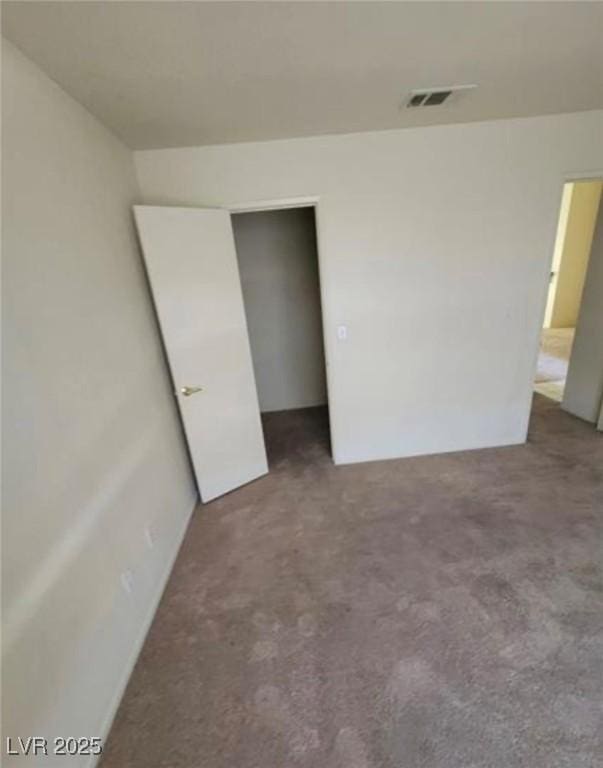 unfurnished room with carpet