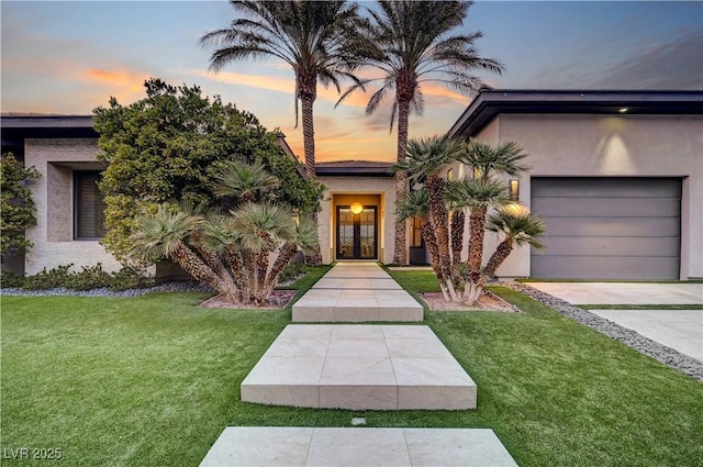 view of front of house featuring a lawn