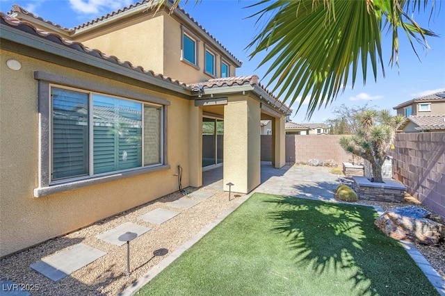 view of yard featuring a patio