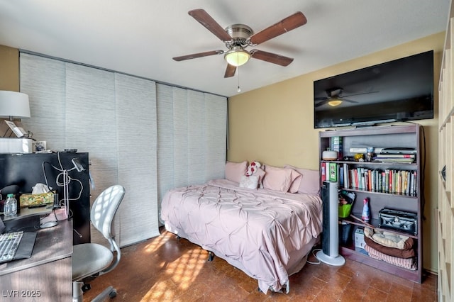 bedroom with ceiling fan