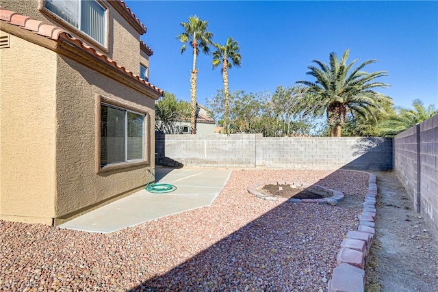 view of yard featuring a patio