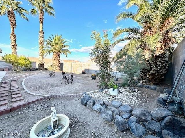 view of yard featuring a patio