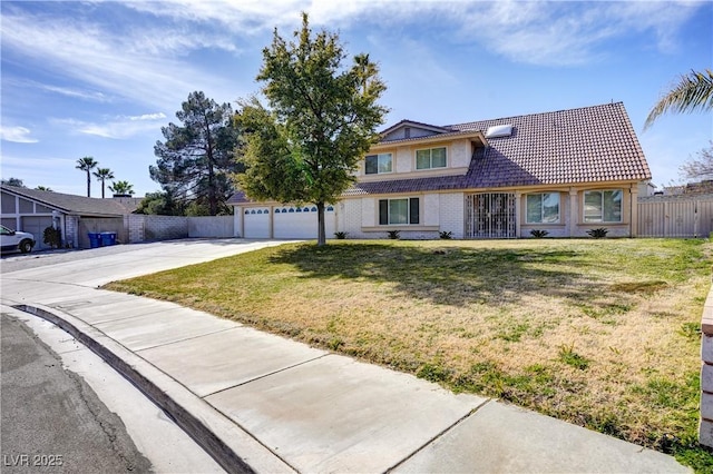 view of front of home featuring a front lawn