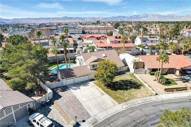 birds eye view of property featuring a mountain view