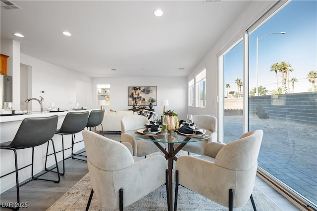 dining area with sink and light hardwood / wood-style flooring