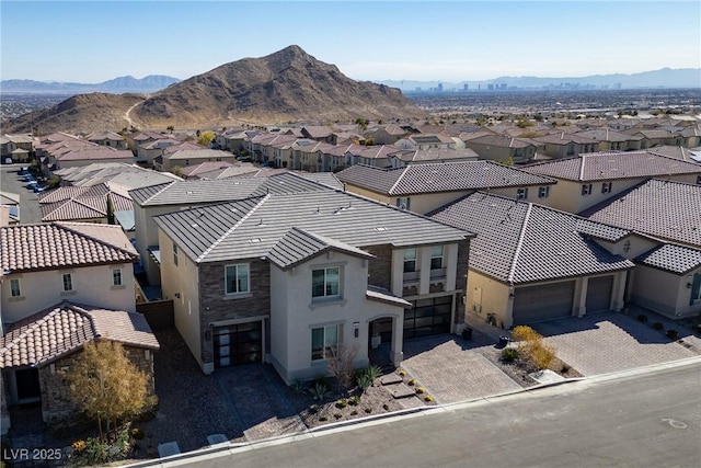 birds eye view of property featuring a mountain view