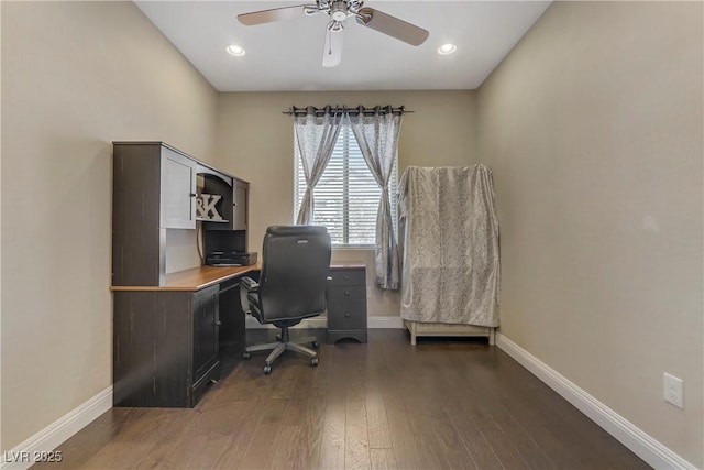 office area featuring dark wood-type flooring and ceiling fan