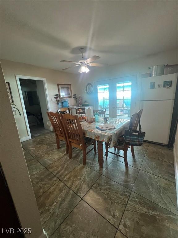 dining space with ceiling fan