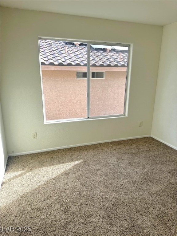 spare room with carpet flooring