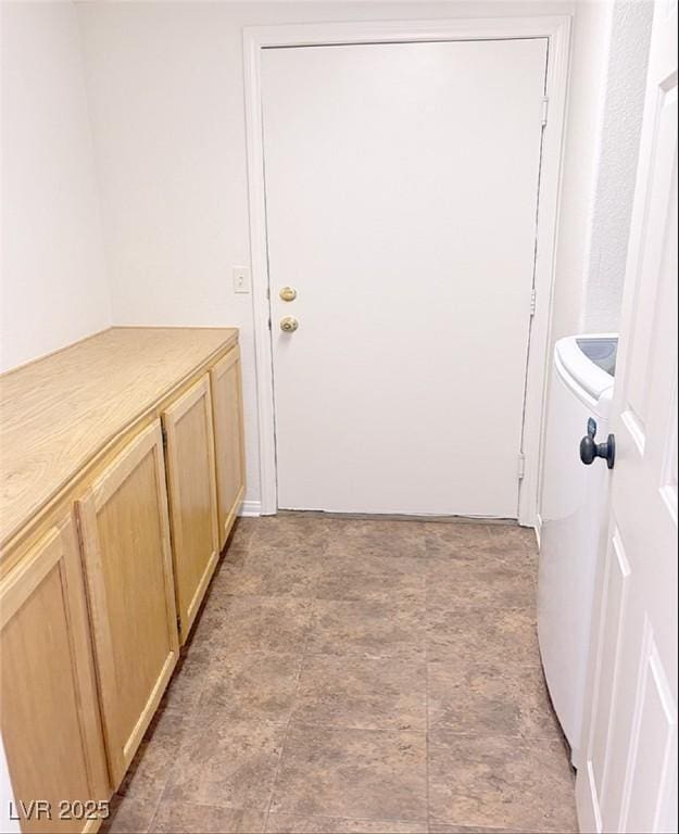 entryway with washer / dryer