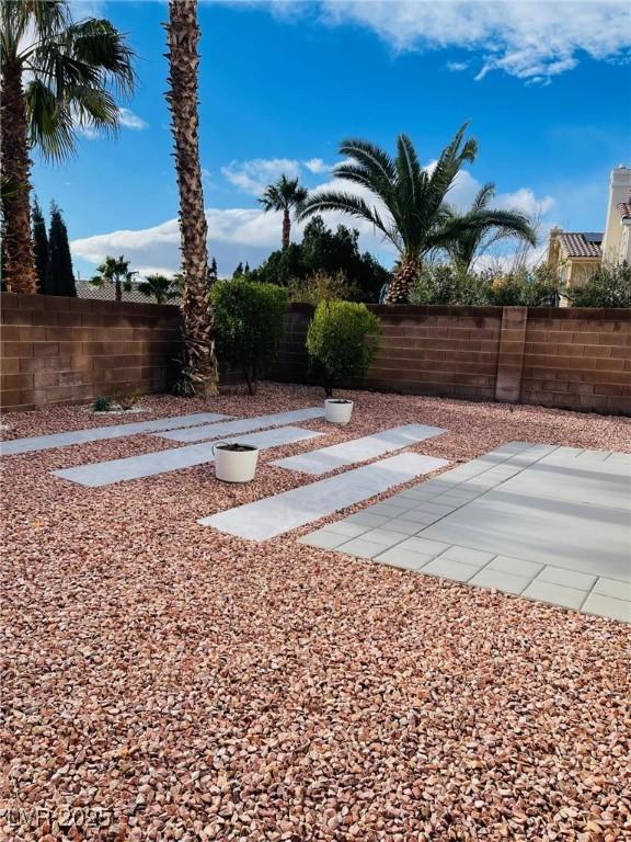 view of yard with a patio area