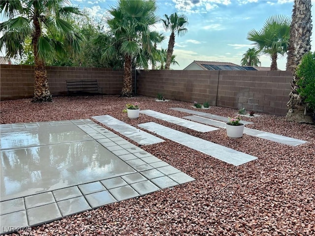 view of yard featuring a patio area