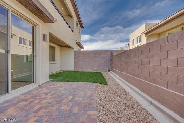 view of yard with a patio area