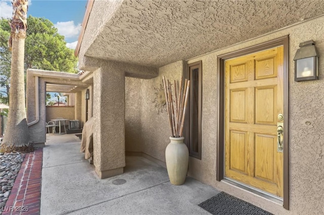 entrance to property with stucco siding